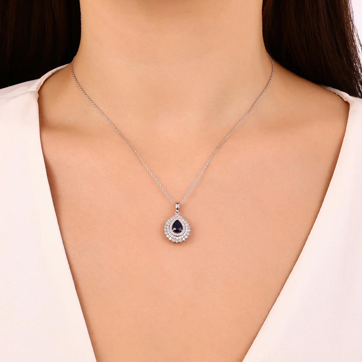 0,96 Karat Pırlantalı Renkli Taşlı Kolye