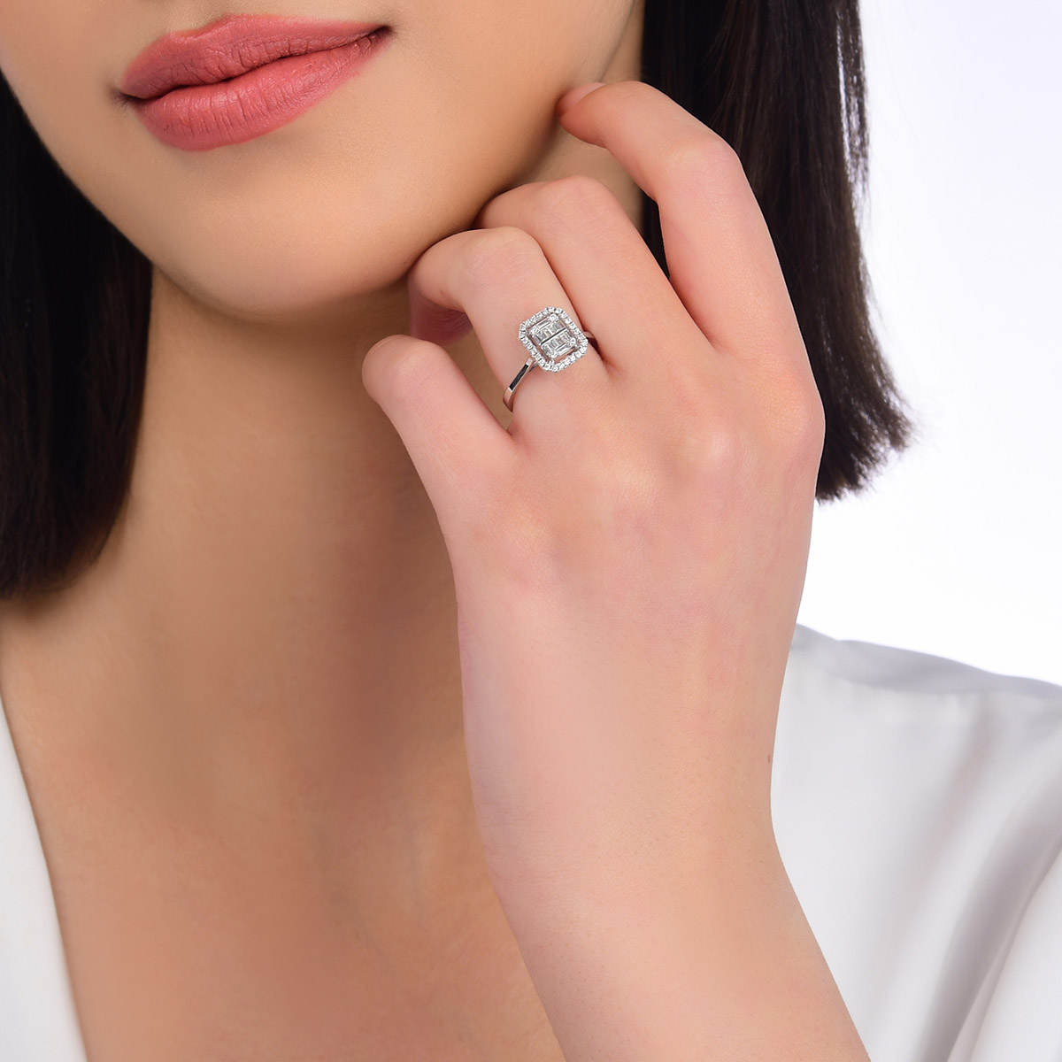 0,32 Karat Pırlantalı Baget Yüzük